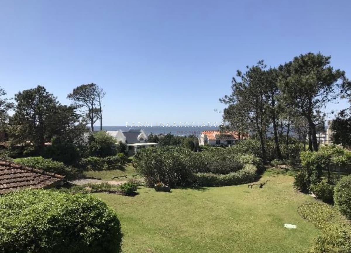 Casa de 3 dormitorios en venta en La Barra, Punta del Este.