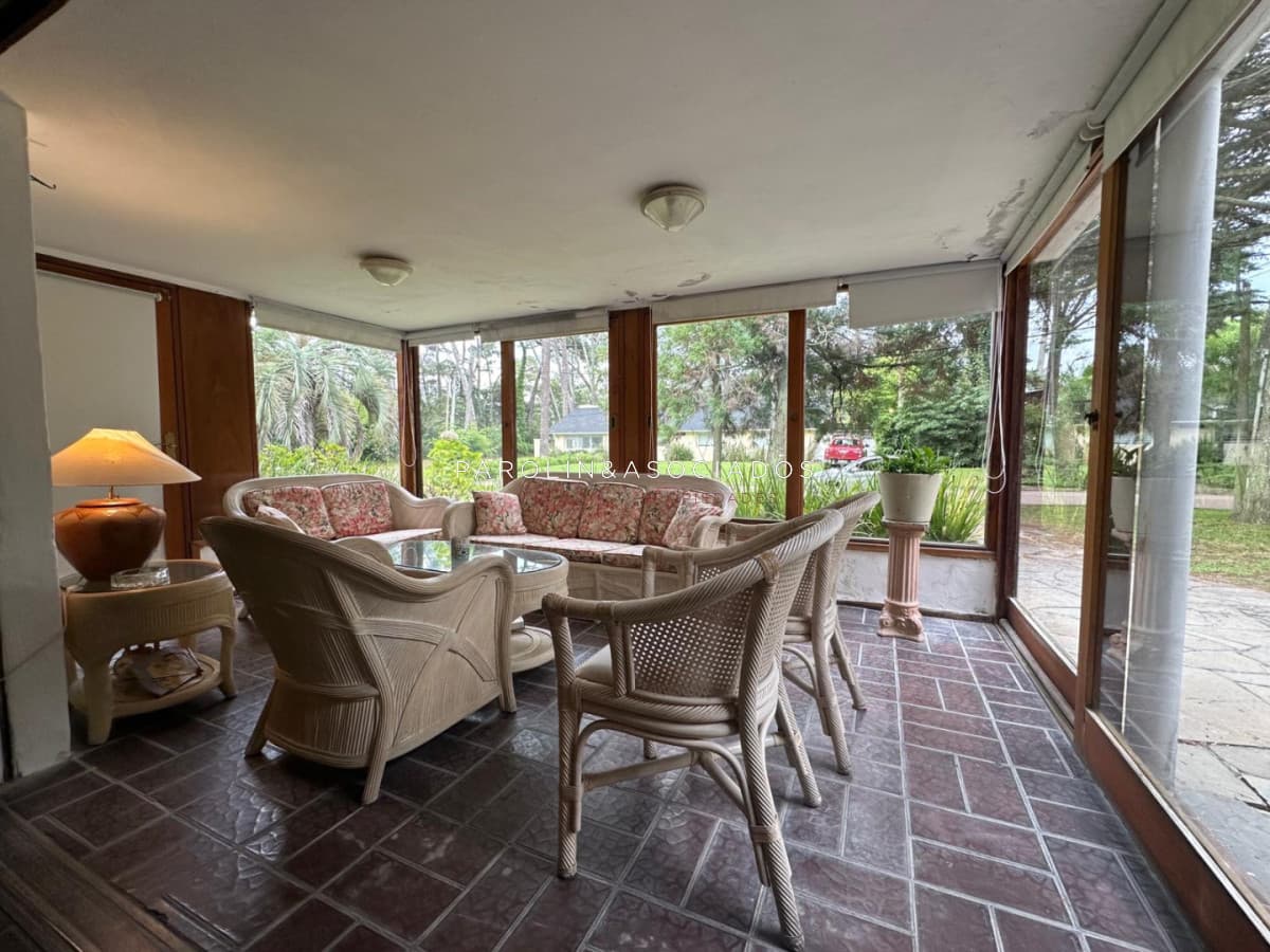 Gran Propiedad en Venta de 5 dormitorios ubicada en Playa Mansa, Punta del Este.