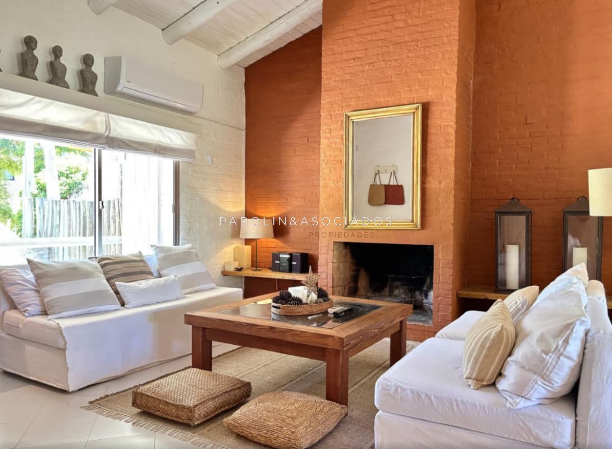Casa en Venta de 3 Dormitorios en La Barra, Montoya