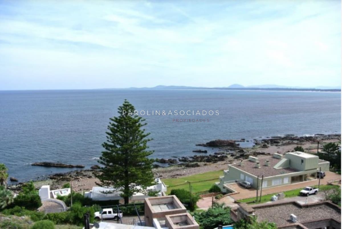 Venta de hermosa casa en punta ballena con la mejor vista