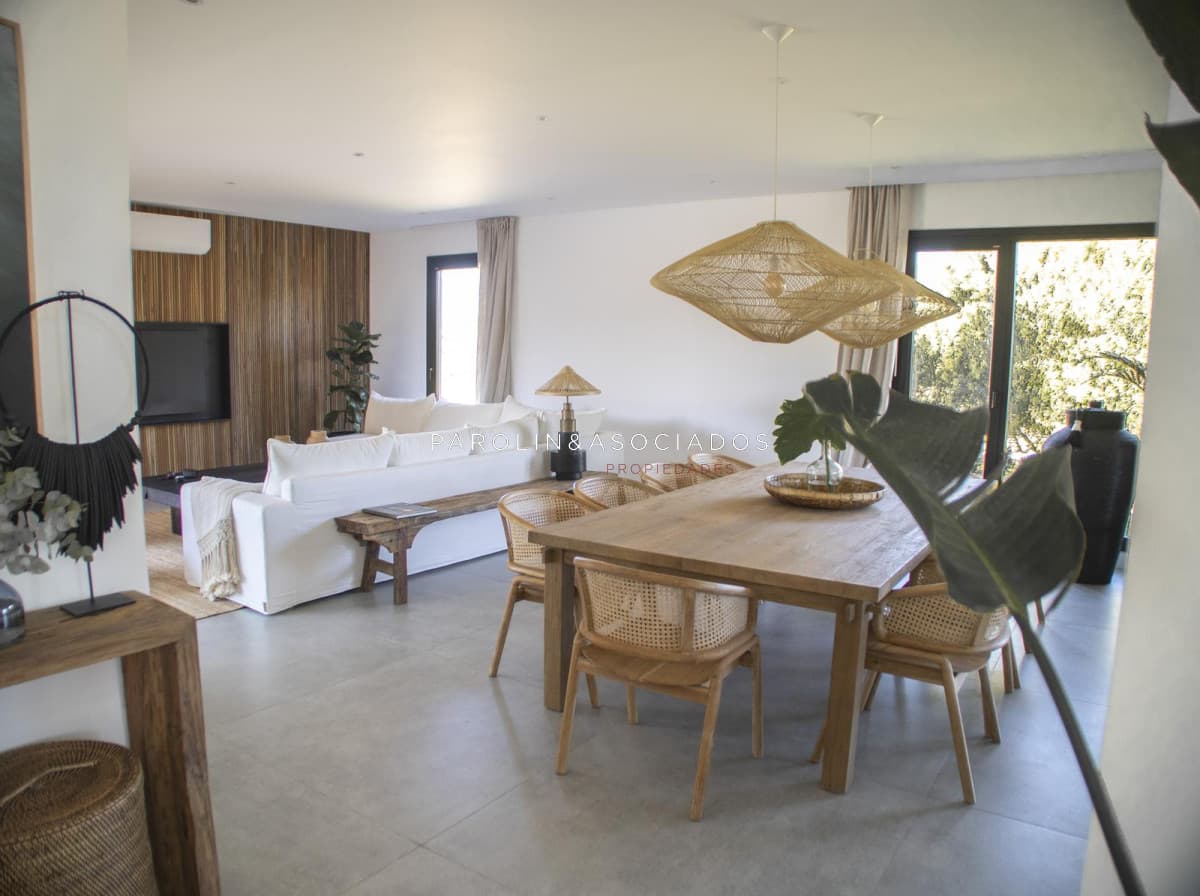Hermosa casa en venta de 4 dormitorios en Laguna Escondida, José Ignacio.
