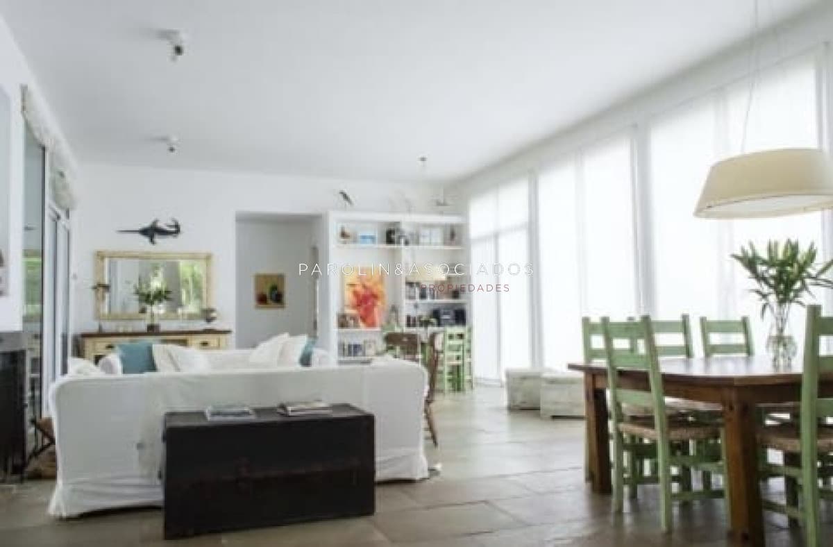 Casa de 3 dormitorios en venta en Laguna Blanca