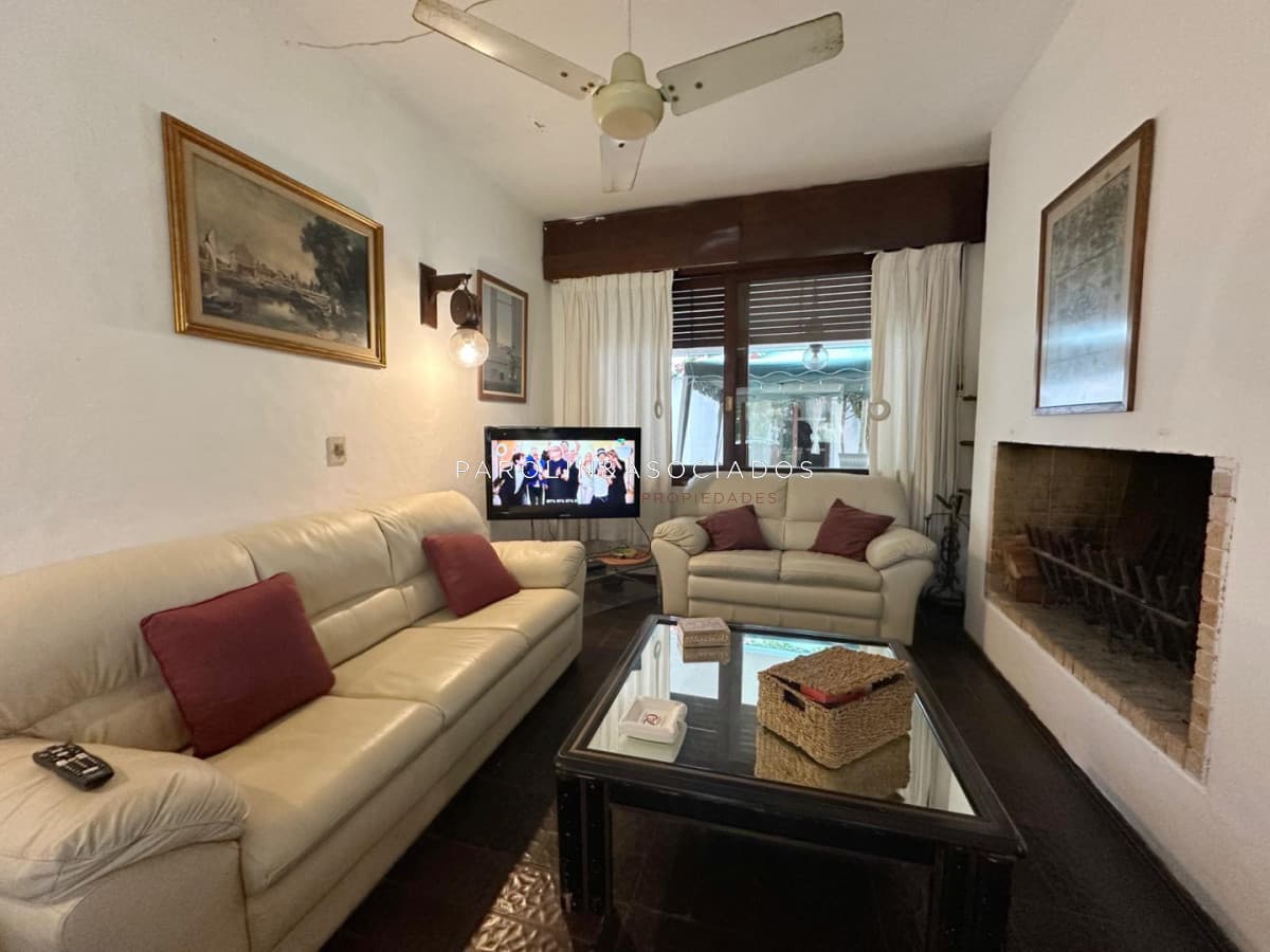 Gran Propiedad en Venta de 5 dormitorios ubicada en Playa Mansa, Punta del Este.