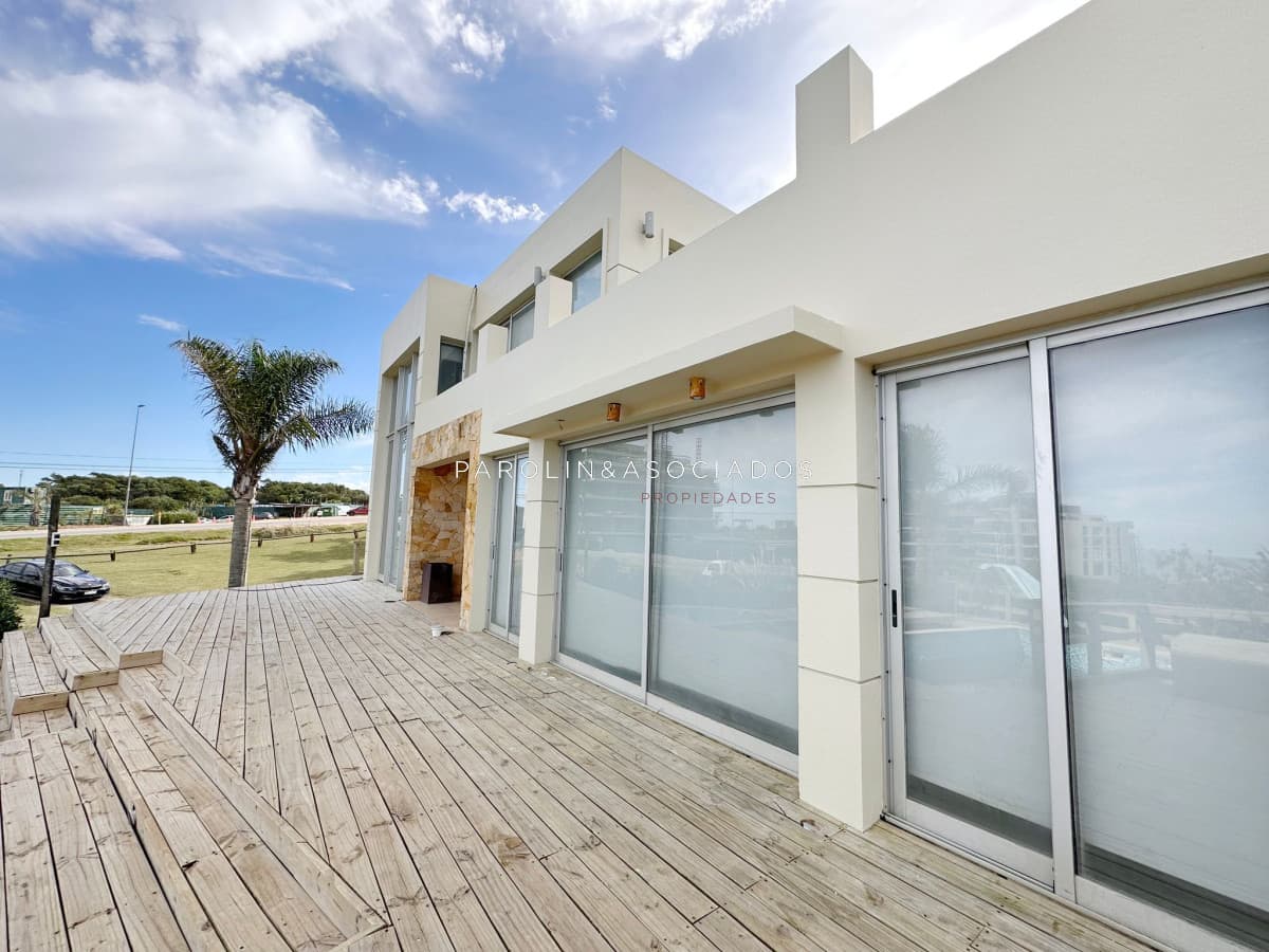 Excelente casa en venta de 5 dormitorios en Manantiales, Punta del Este.