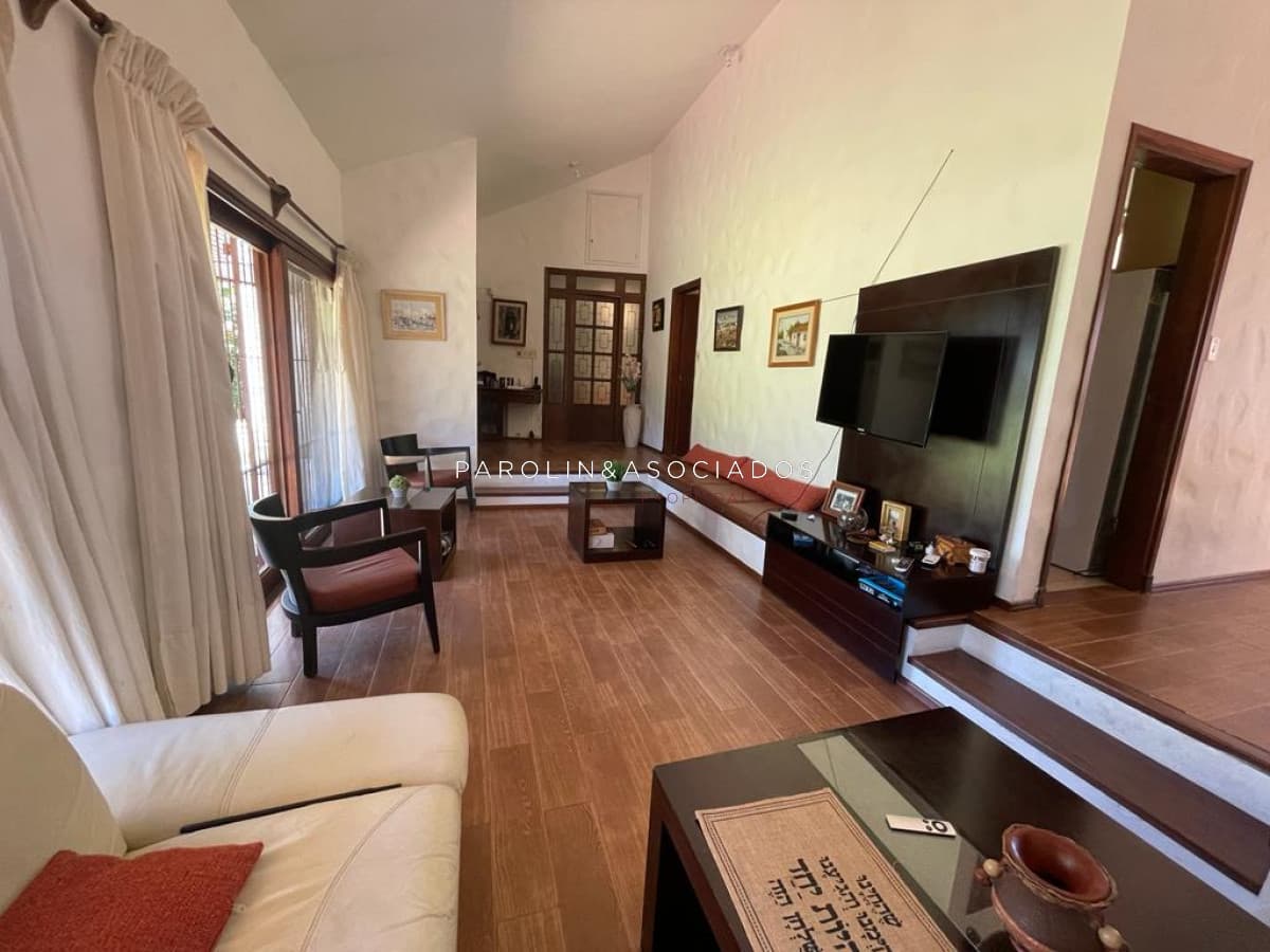 Hermosa casa de 4 dormitorios en Mansa, Punta del Este.