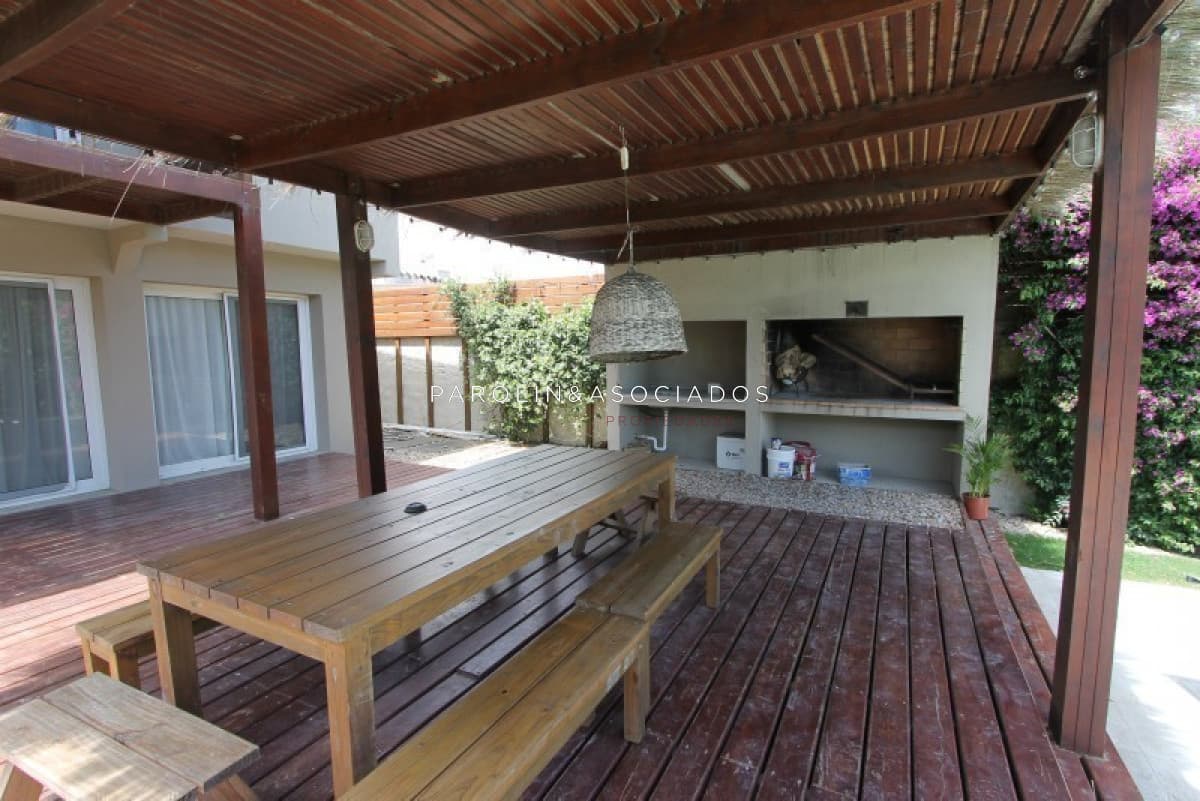 Casa en venta de 3 dormitorios en Manantiales, Punta del Este.