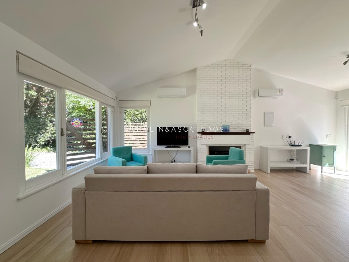 Hermosa casa de 2 dormitorios en venta. San Rafael, Punta del Este