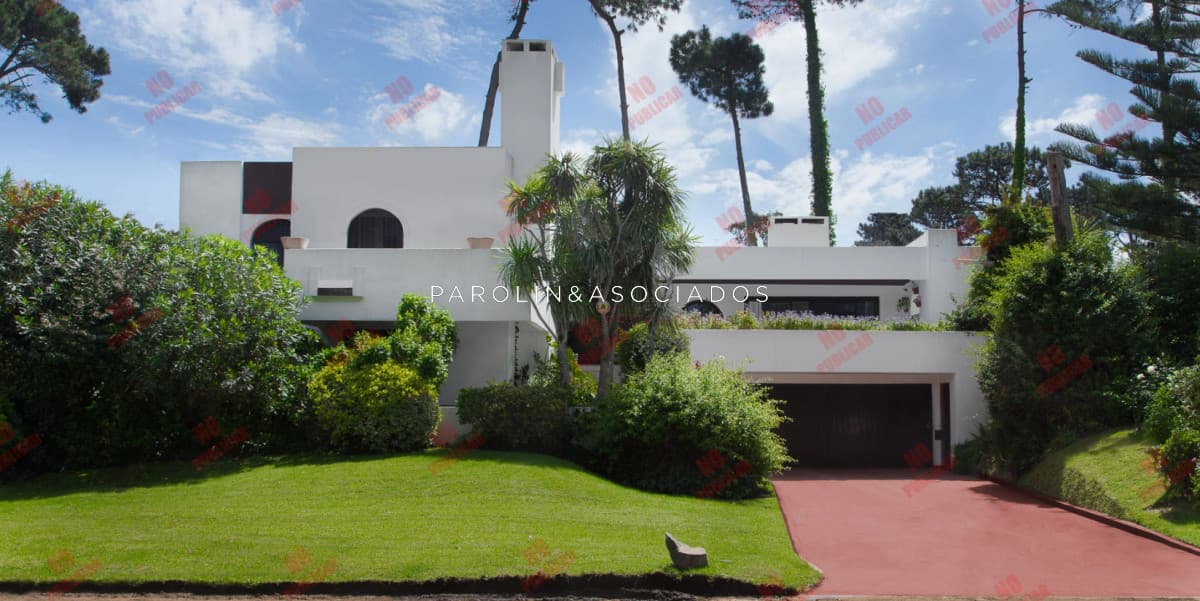 Casa en venta de 6 dormitorios en venta en Lugano, Punta del Este.