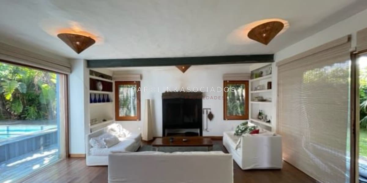 Casa en Venta de 3 Dormitorios en La Barra, Punta del Este