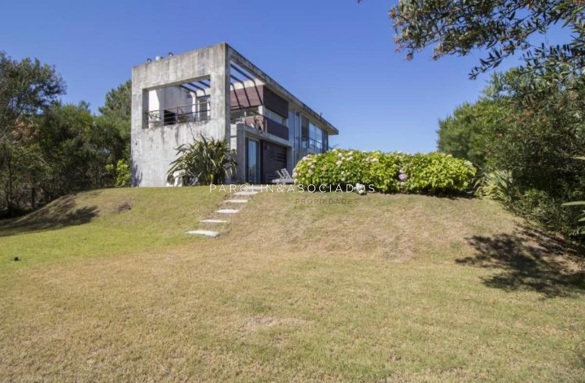CASA EN VENTA DE 3 DORMITORIOS EN JOSE IGNACIO