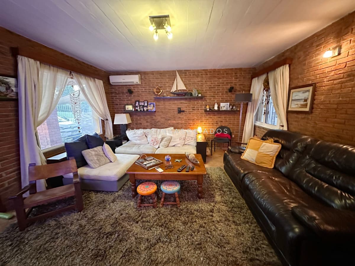 Hermosa casa en venta de 4 dormitorios en Mansa, Punta del Este.