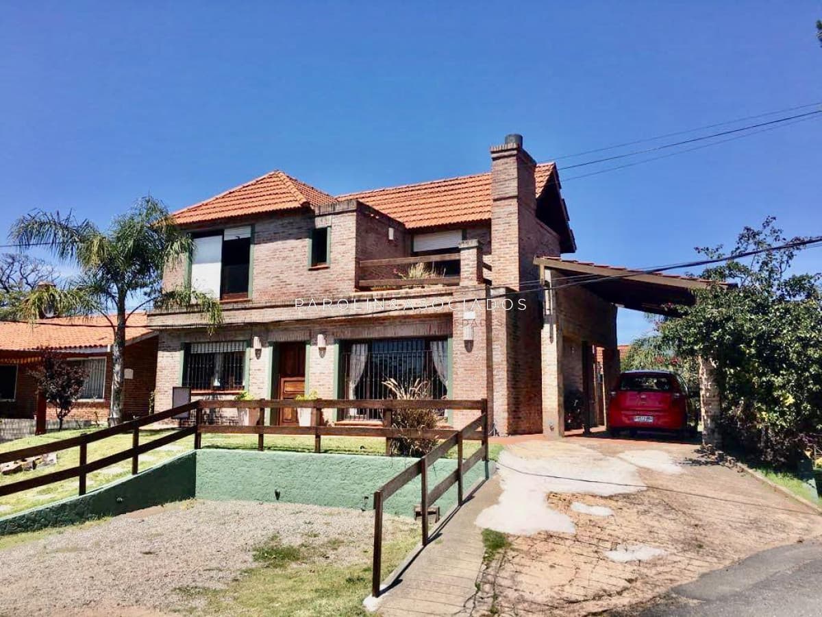 Hermosa casa en venta de 5 dormitorios en Mansa, Punta del Este.