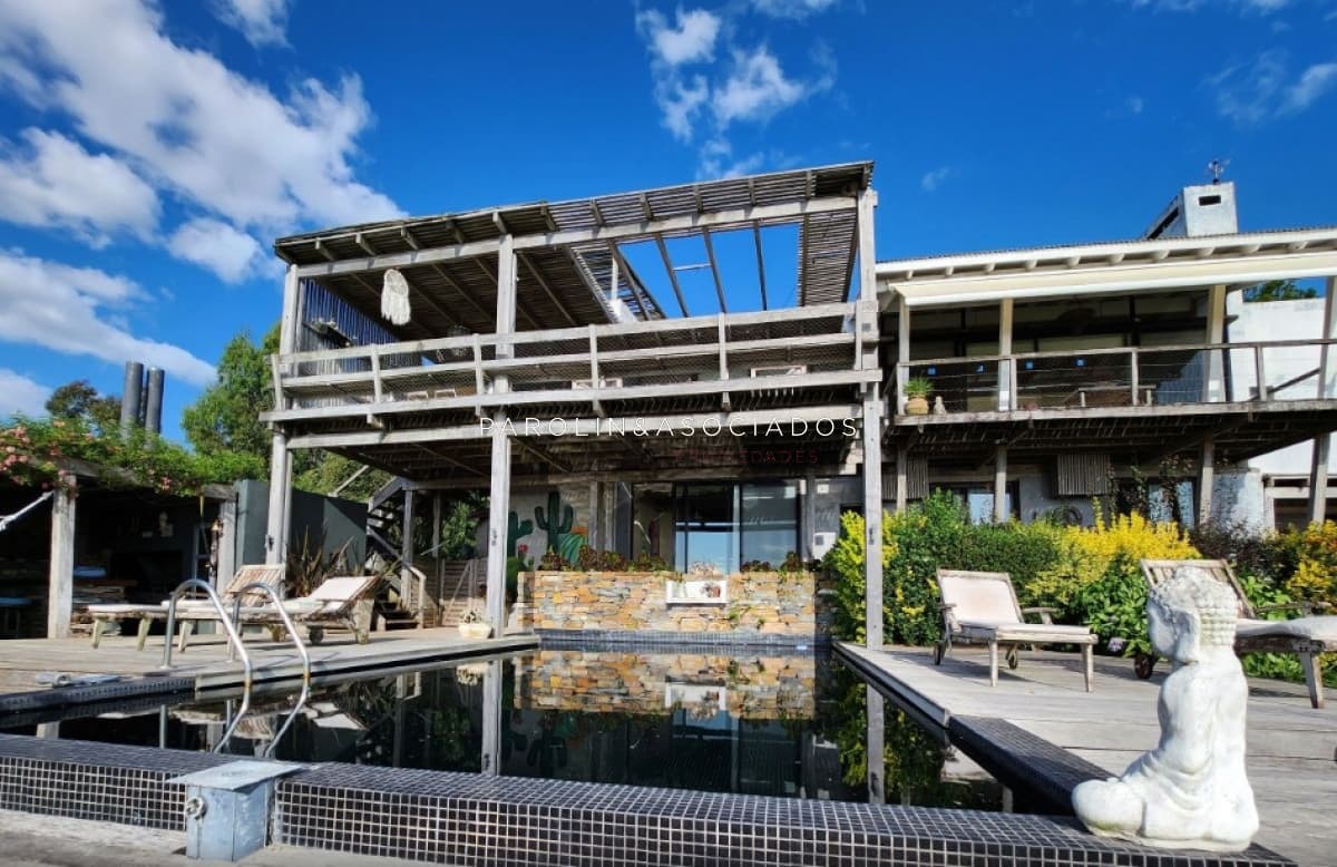 Casa en venta con vista al mar Punta Ballena, Punta del Este.