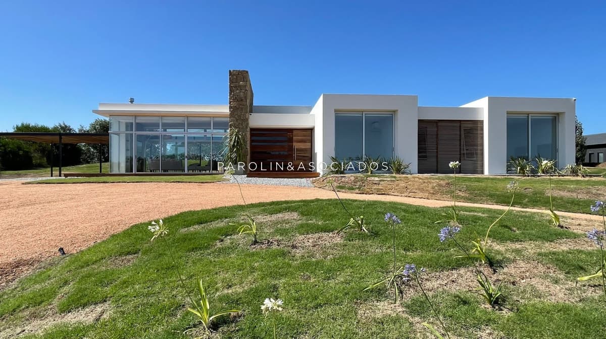 Casa en venta de 4 dormitorios en Pueblo Mío, Punta del Este.