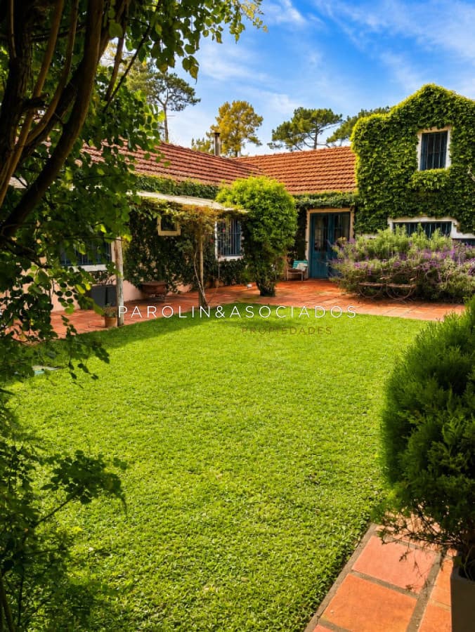 Casa en Alquiler Temporario de 4 Dormitorios en Rincon del Indio, Punta del Este
