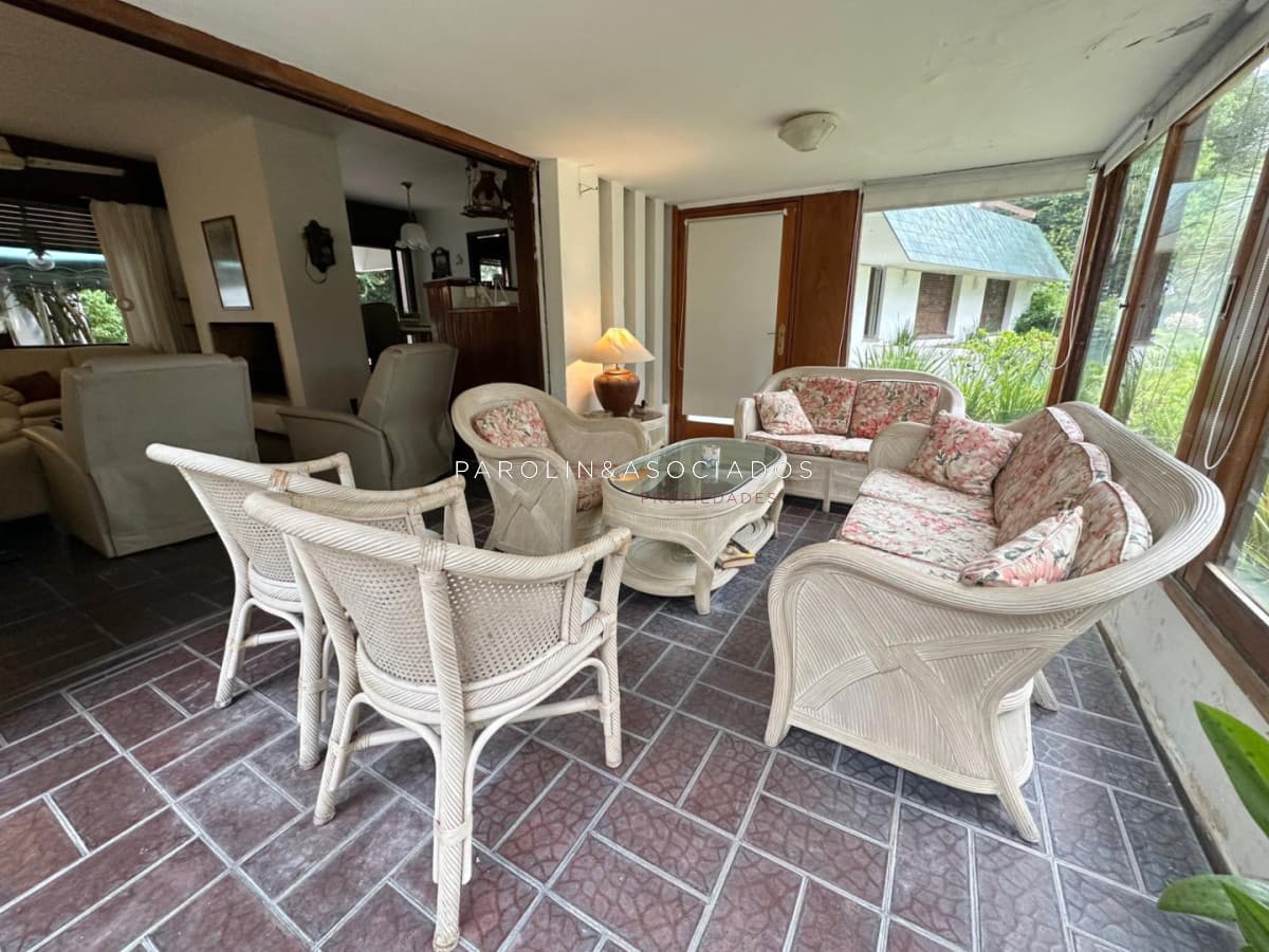 Gran Propiedad en Venta de 5 dormitorios ubicada en Playa Mansa, Punta del Este.