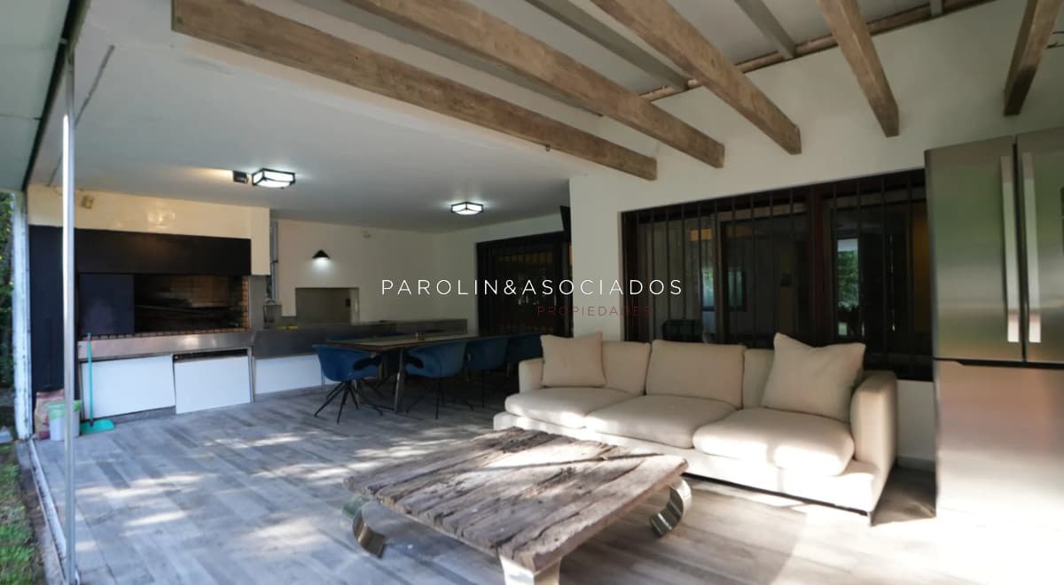 Casa en Venta de 3 Dormitorios, ubicada en Playa Mansa