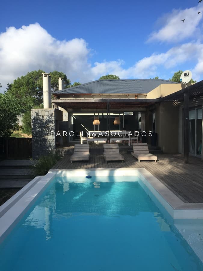 Casa de 3 dormitorios + dependencia en Pinar del Faro, Punta del Este.