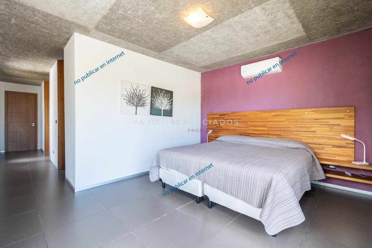 Venta de casa de 4 dormitorios en barrio Residence, Punta del Este.
