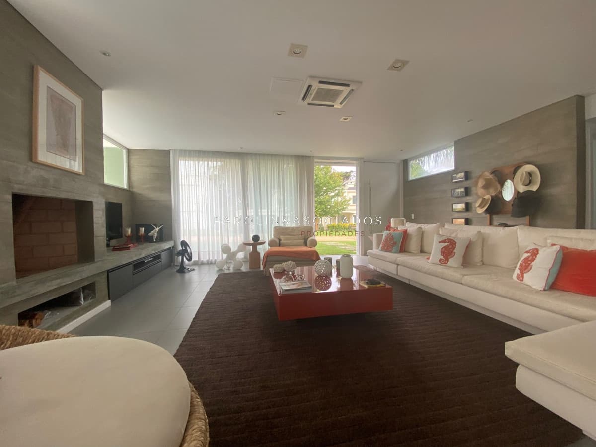 Casa en venta de 5 dormitorios en Mansa, Punta del Este.