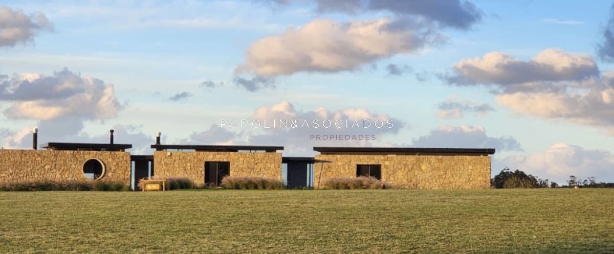Casa en Venta de 4 Dormitorios en Pueblo Mio, Manantiales