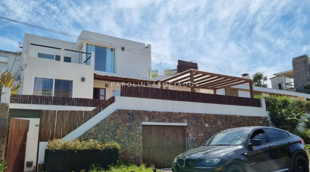 Casa En Venta Ubicada en La Barra Con Vista Al Mar