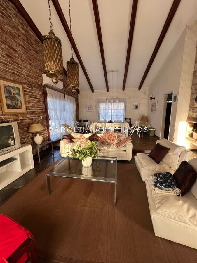Casa de 3 dormitorios + dependencia de servicio en venta en Mansa, Punta Del Este.
