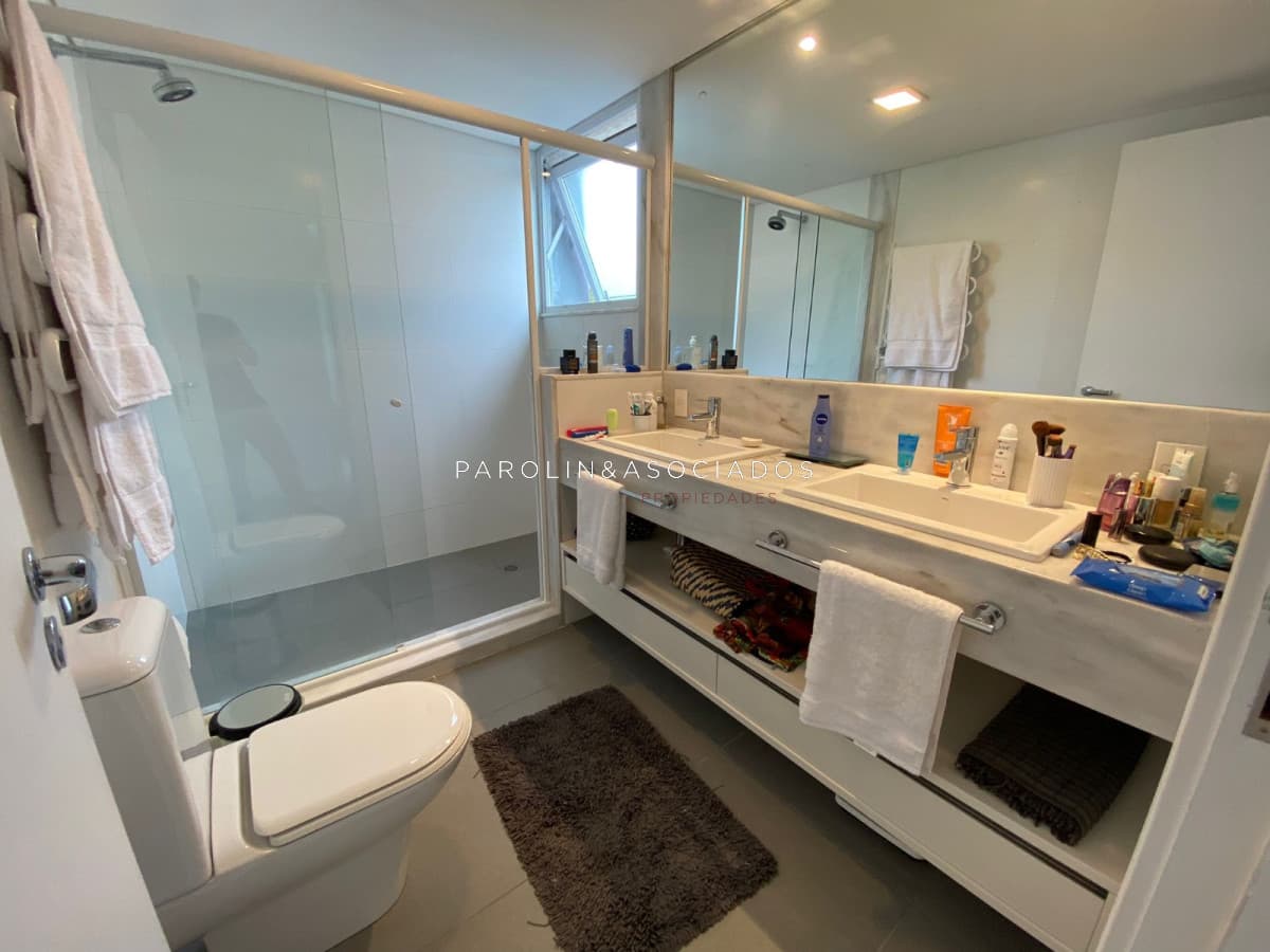 Casa en venta de 5 dormitorios en Mansa, Punta del Este.