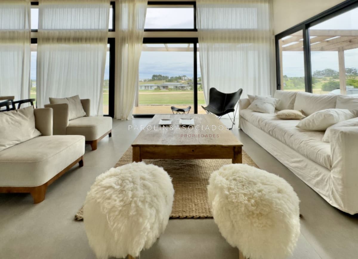 Casa en Venta de 4 Dormitorios en Suite, Pueblo Mio Manantiales