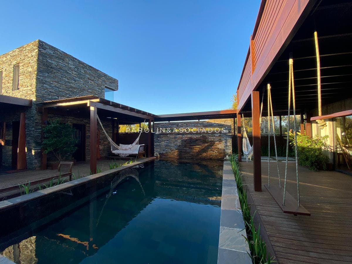 Casa en venta de 3 dormitorios en Punta Piedras, Punta del Este.