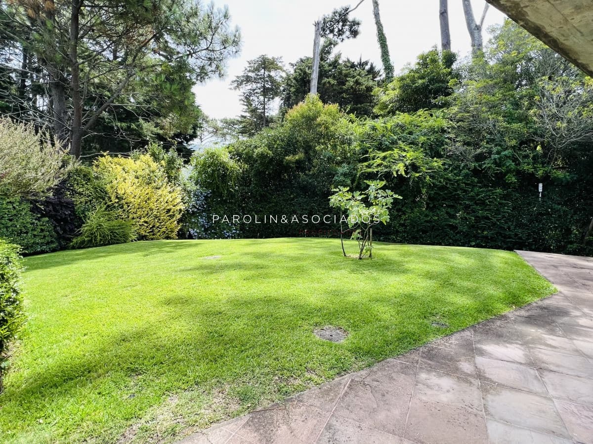 Casa en venta de 4 dormitorios en Country, Punta del Este.
