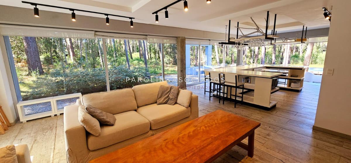 Casa en Venta de 3 Dormitorios en Burnett, Punta del Este