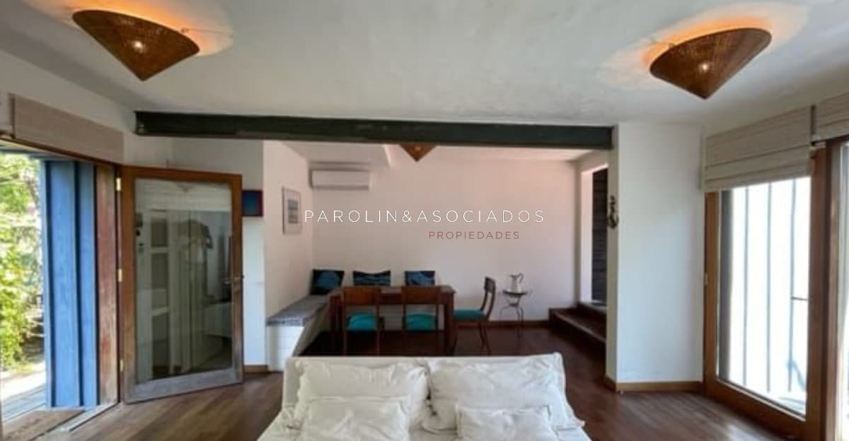 Casa en Venta de 3 Dormitorios en La Barra, Punta del Este