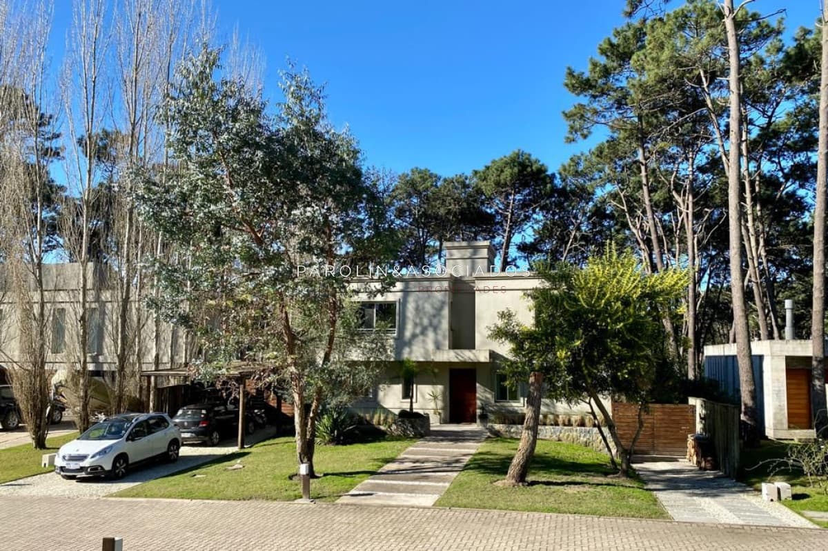 Casa en venta en barrio privado en Rincón del Indio, Punta del Este.