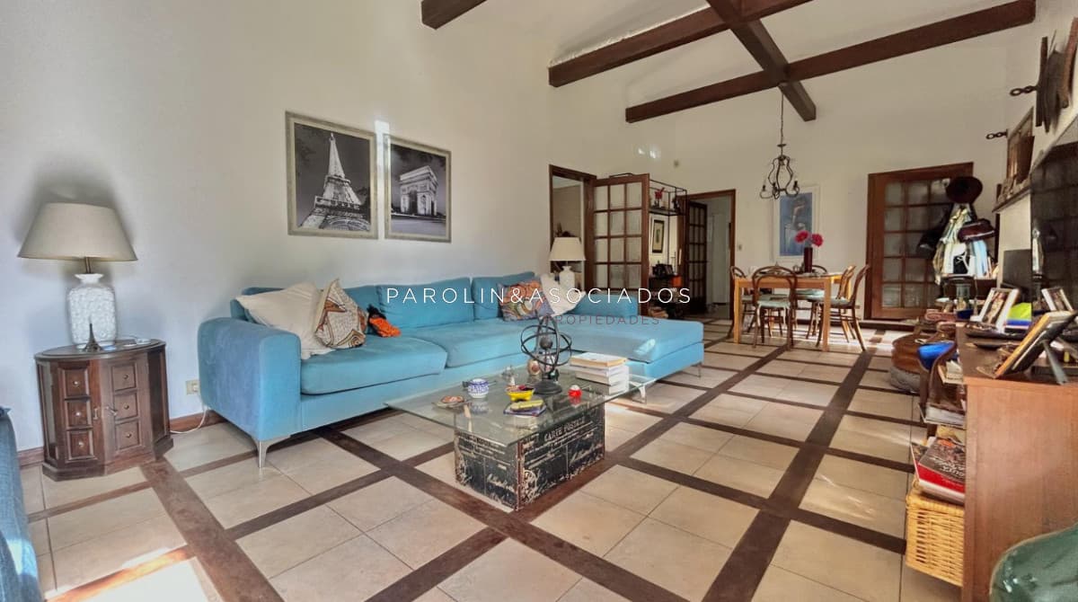 Casa en venta de 4 dormitorios en playa Mansa, Punta del Este
