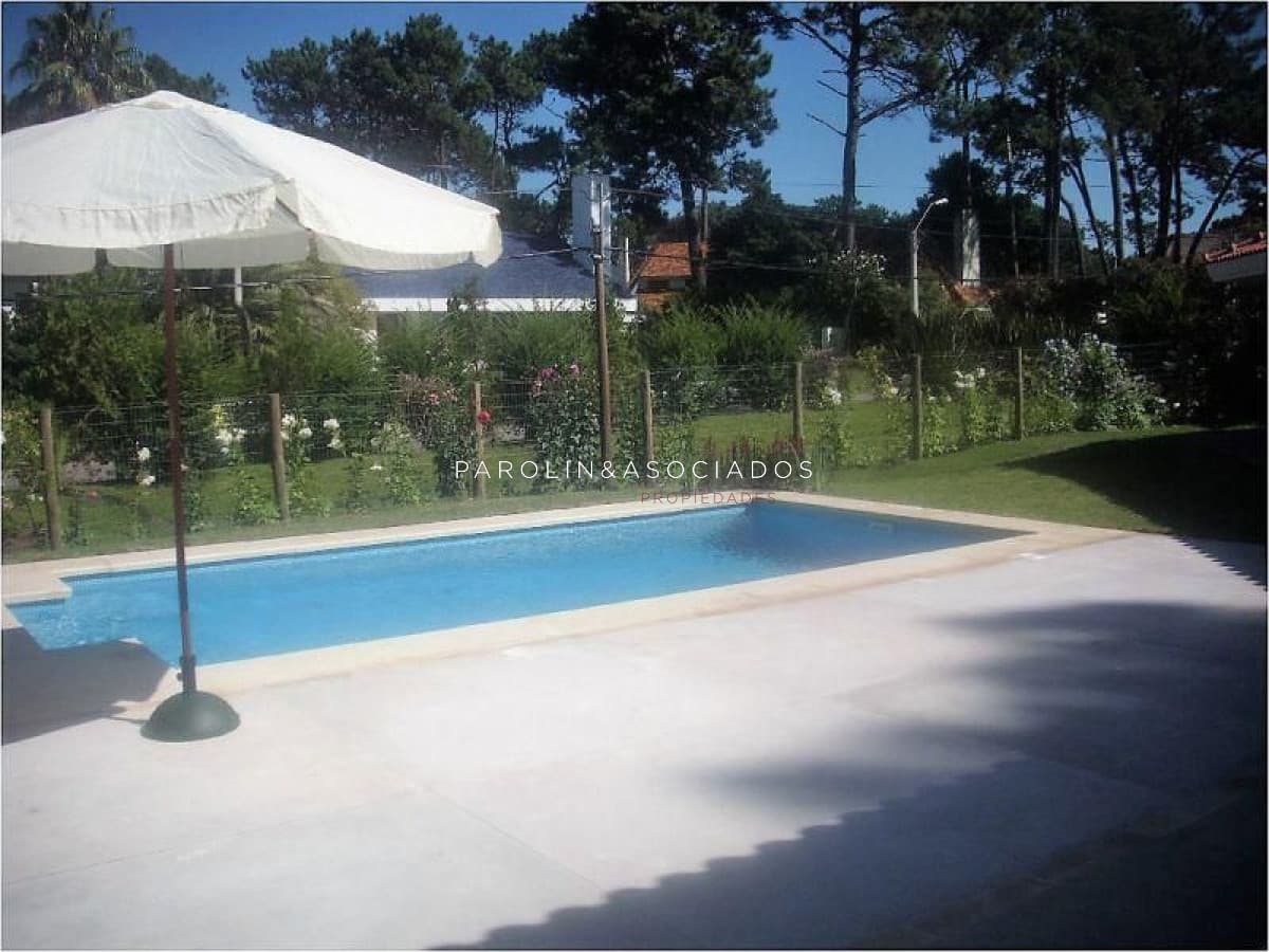 Casa en venta de 4 dormitorios en Lugano, Punta del Este.
