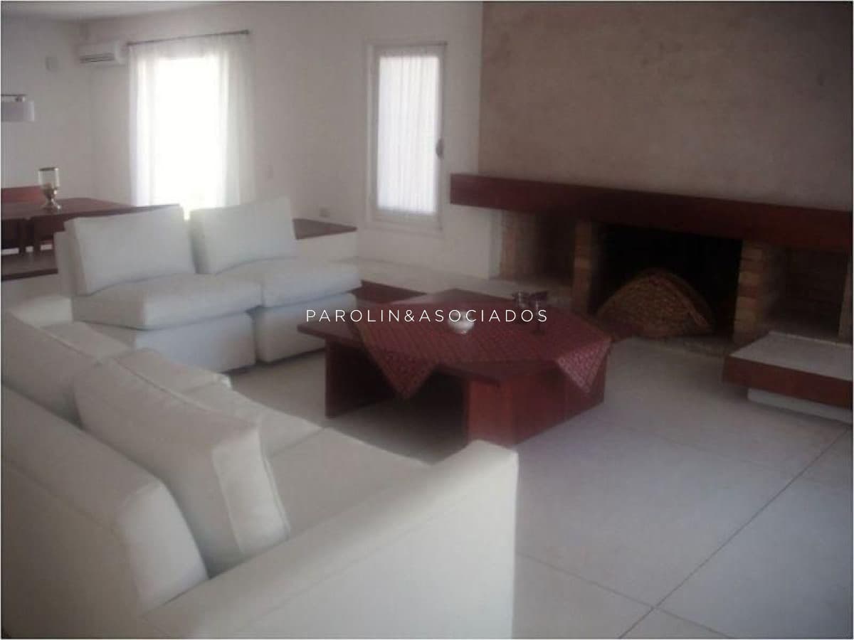 Casa en venta de 4 dormitorios en Lugano, Punta del Este.