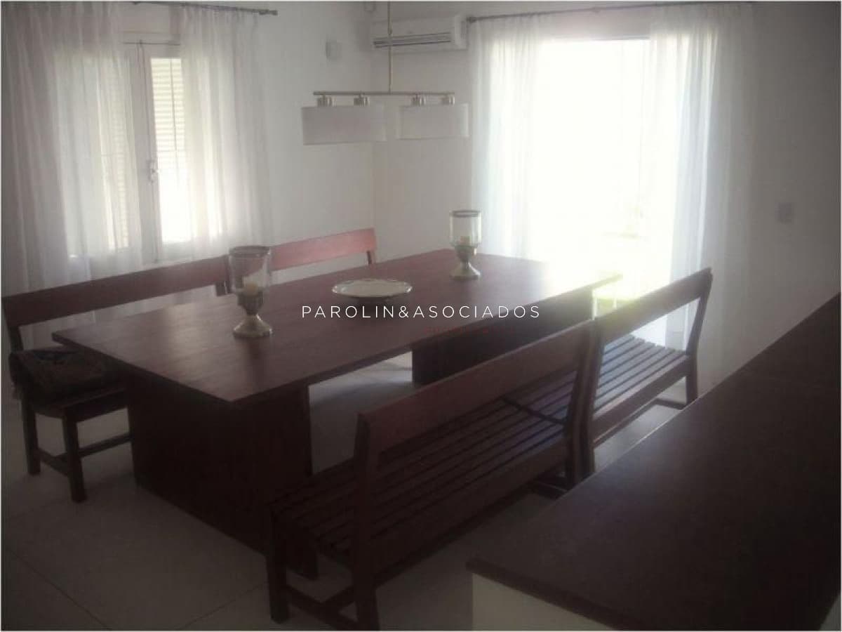 Casa en venta de 4 dormitorios en Lugano, Punta del Este.
