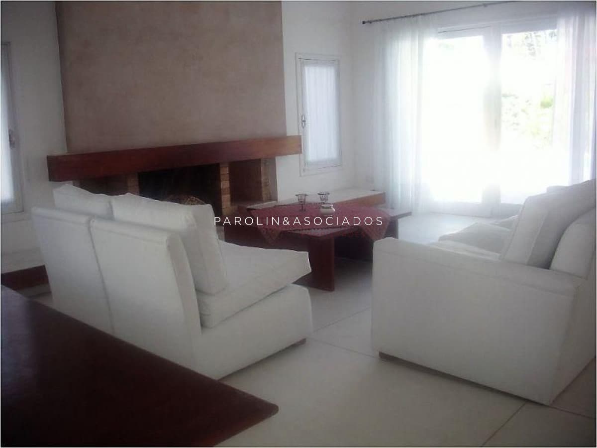 Casa en venta de 4 dormitorios en Lugano, Punta del Este.