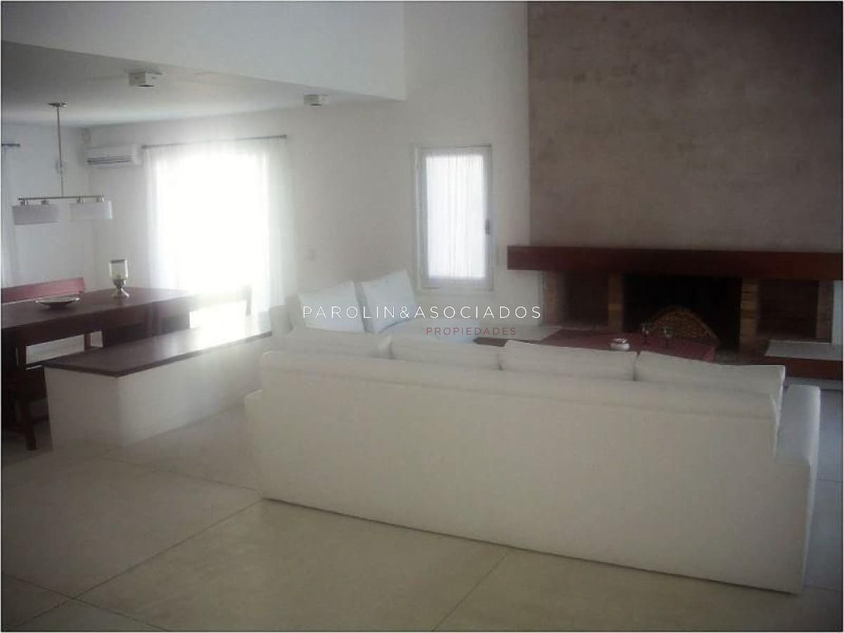 Casa en venta de 4 dormitorios en Lugano, Punta del Este.