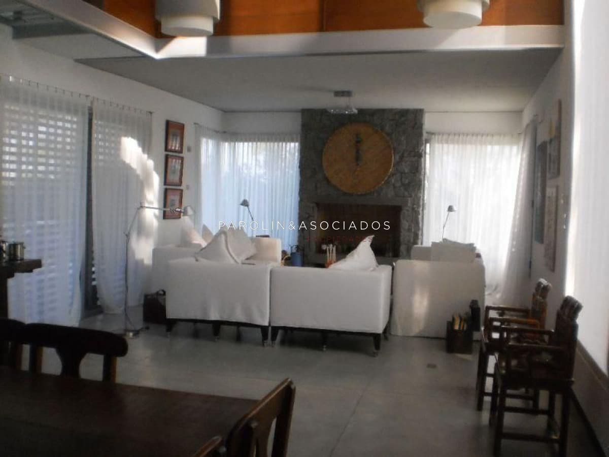 Casa en venta de 3 dormitorios en Rincón del Indio, Punta del Este.