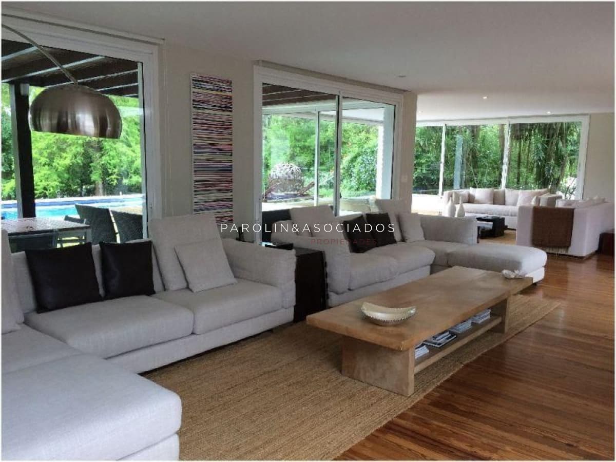 Casa en venta de 6 dormitorios en Golf, Punta del Este.