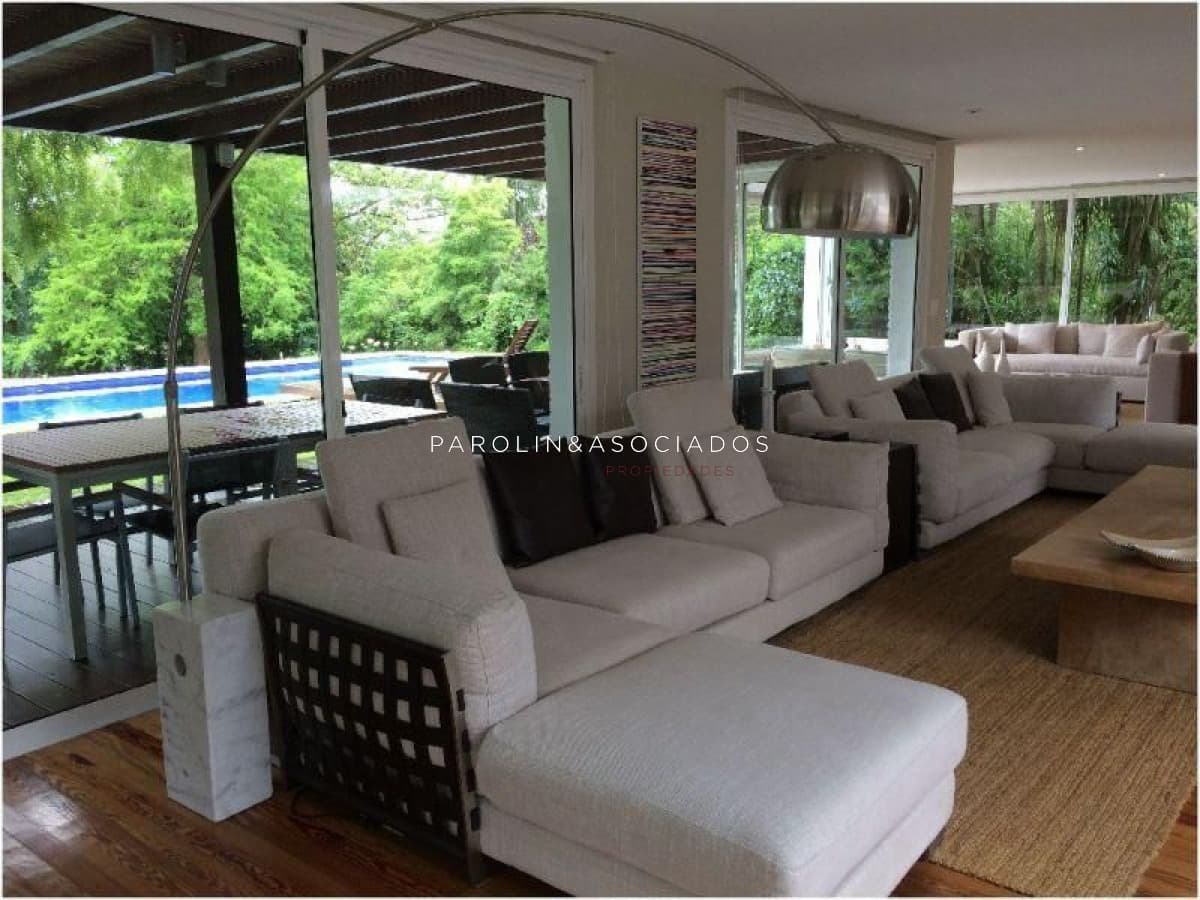 Casa en venta de 6 dormitorios en Golf, Punta del Este.