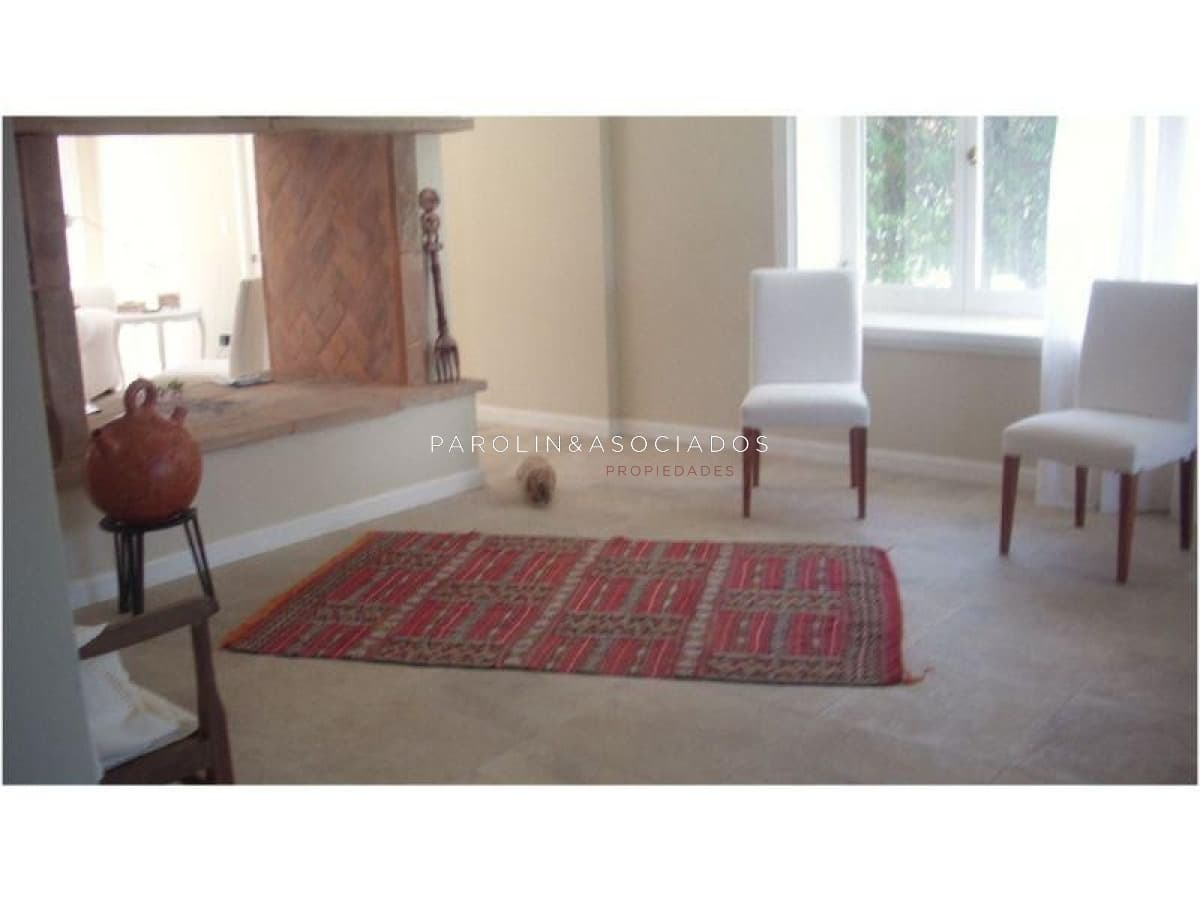 Hermosa casa en venta de 5 dormitorios en Golf, Punta del Este.