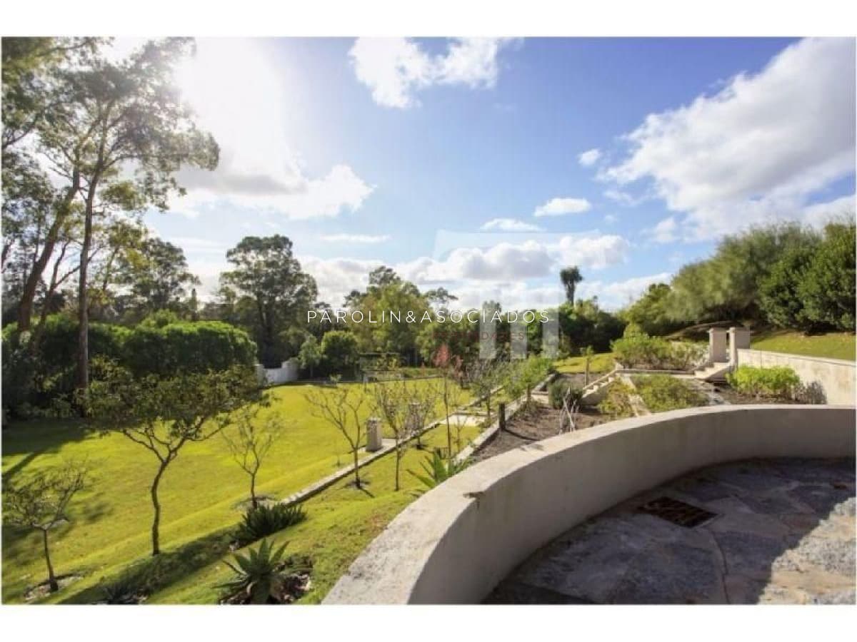 Casa en venta de 4 dormitorios en Golf, Punta del Este.