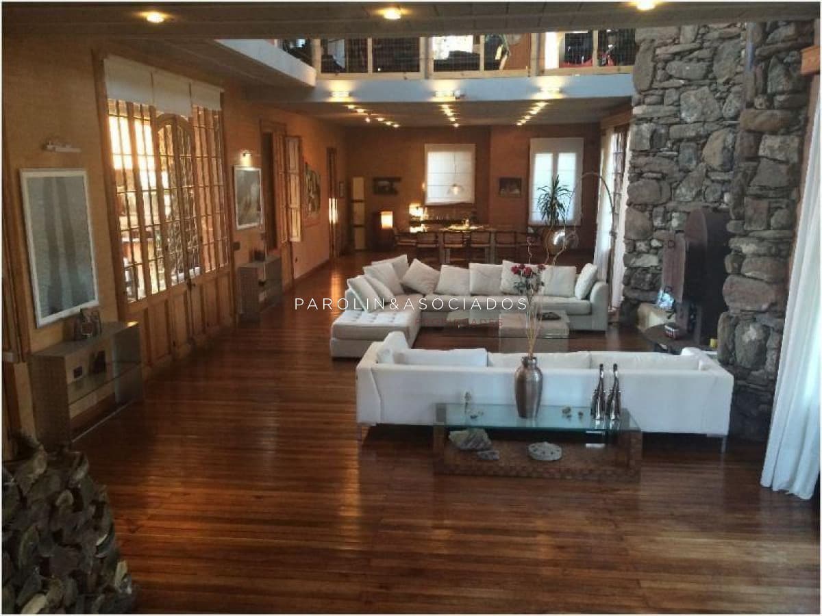 Casa en venta de 5 dormitorios en Lugano, Punta del Este.