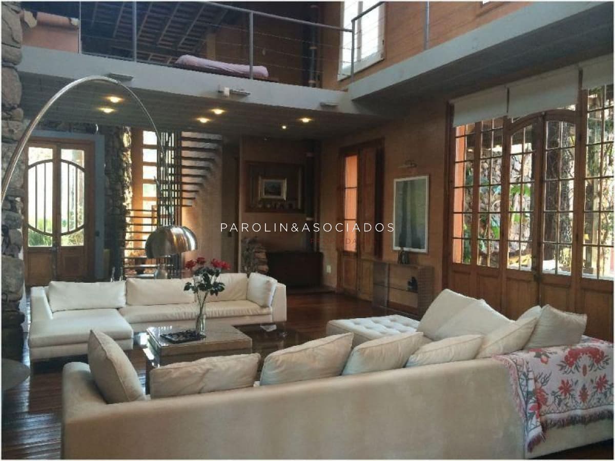Casa en venta de 5 dormitorios en Lugano, Punta del Este.