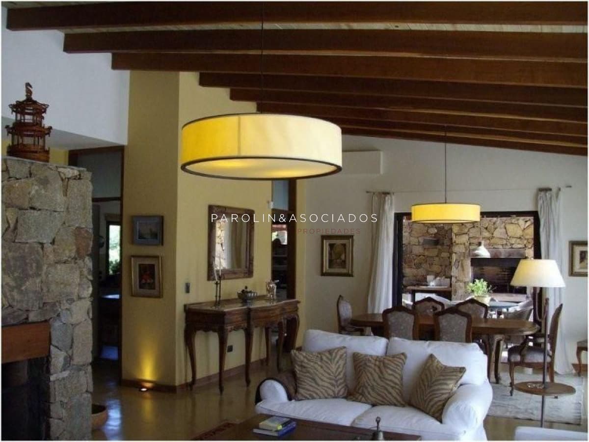 Moderna casa en venta de 3 dormitorios en Punta del Este.