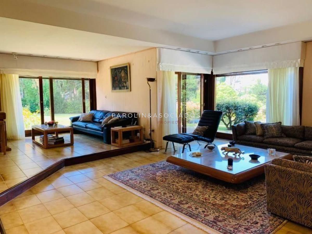 Casa en venta de 5 dormitorios en Country, Punta del Este.