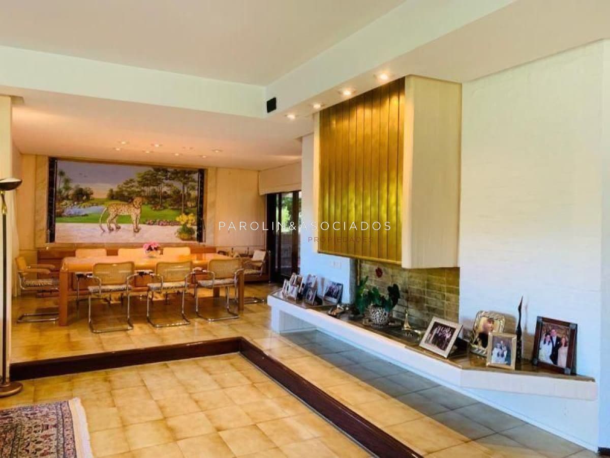 Casa en venta de 5 dormitorios en Country, Punta del Este.